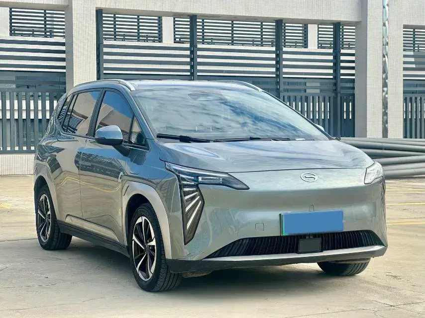 2025 AION Y thumbnail 3