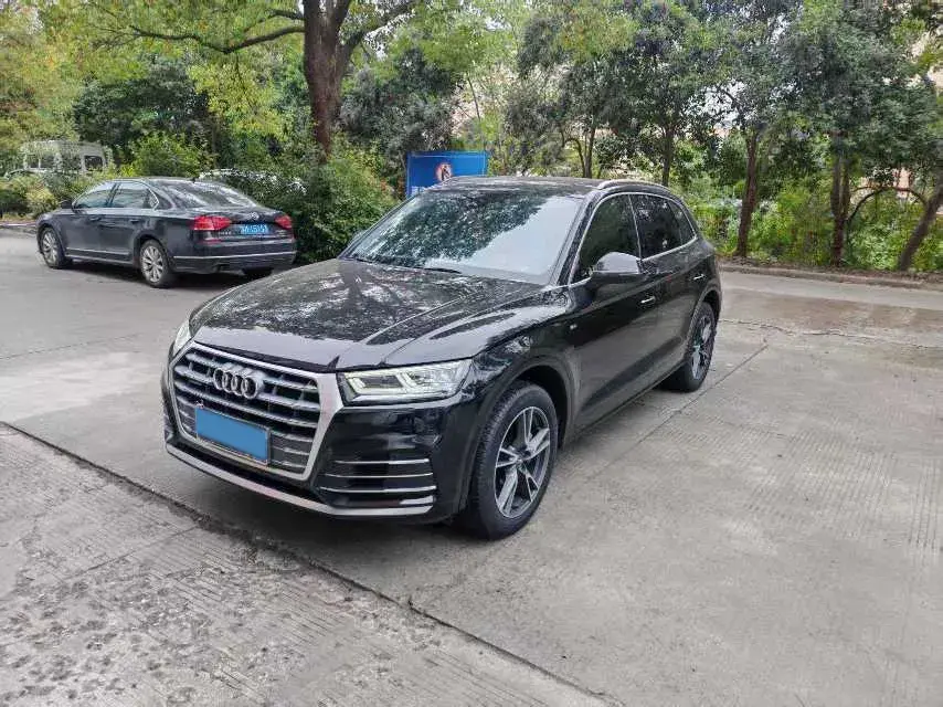 2020 AUDI Q5L view 1