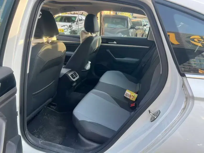 2024 VOLKSWAGEN LAVIDA thumbnail 4