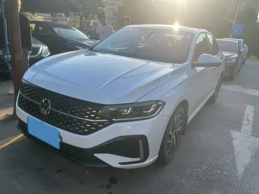 2024 VOLKSWAGEN LAVIDA view 1