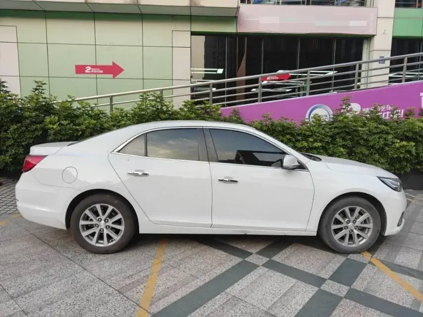 2018 CHEVROLET MALIBU thumbnail 3