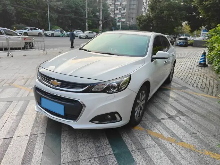 2018 CHEVROLET MALIBU thumbnail 2