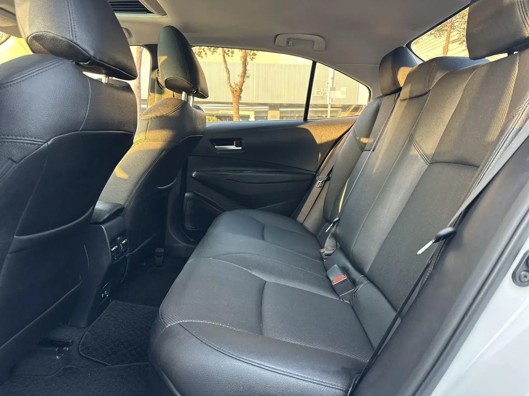 2021 TOYOTA COROLLA thumbnail 4