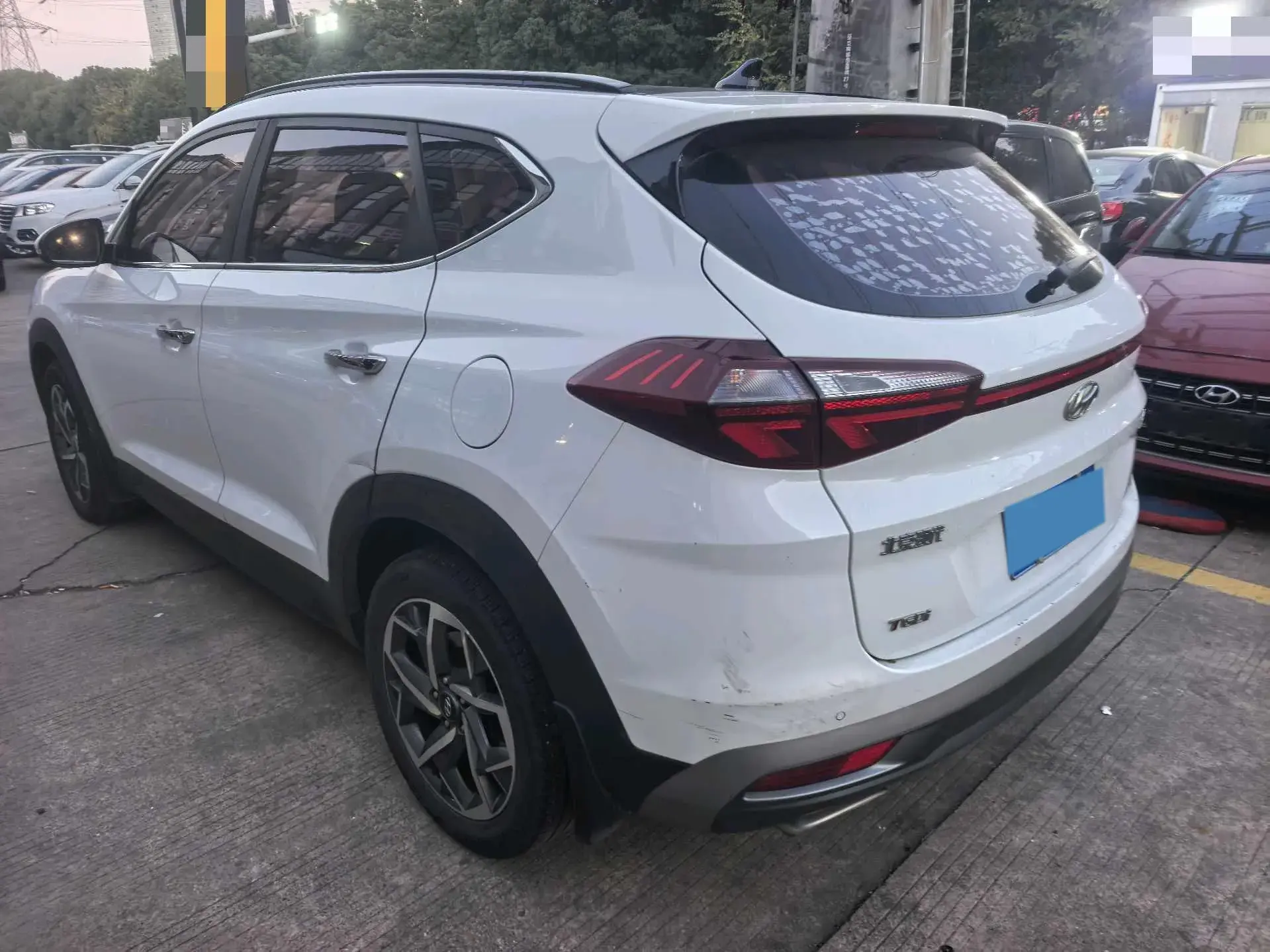2020 HYUNDAI TUCSON thumbnail 4