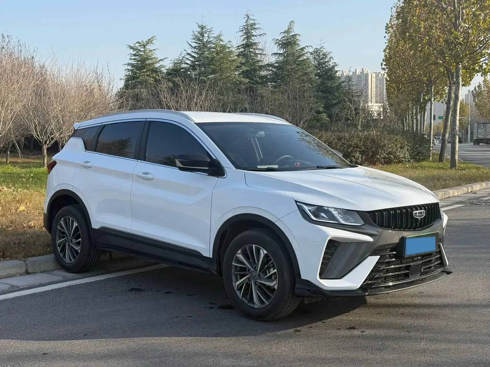 2023 GEELY COOLRAY thumbnail 3