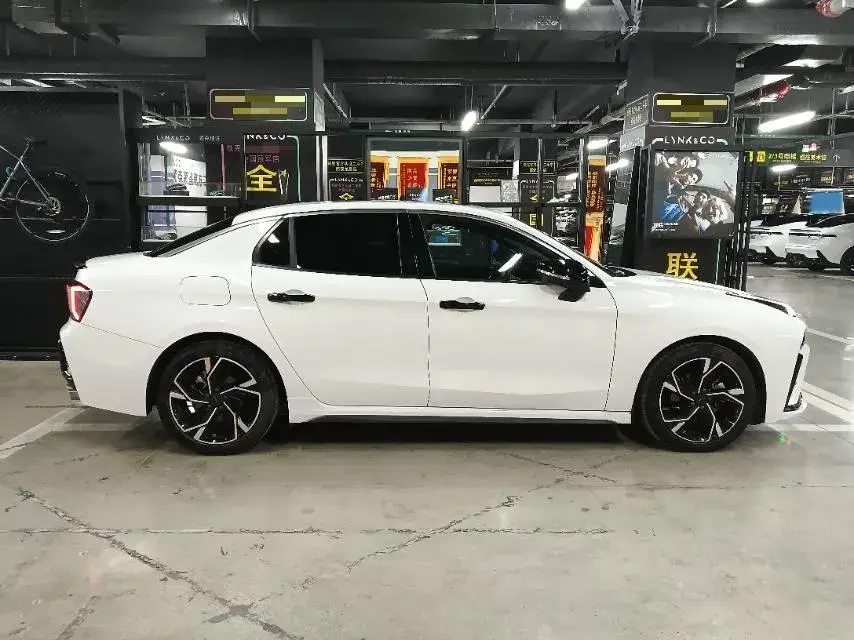 2023 LYNK&CO 03 thumbnail 4