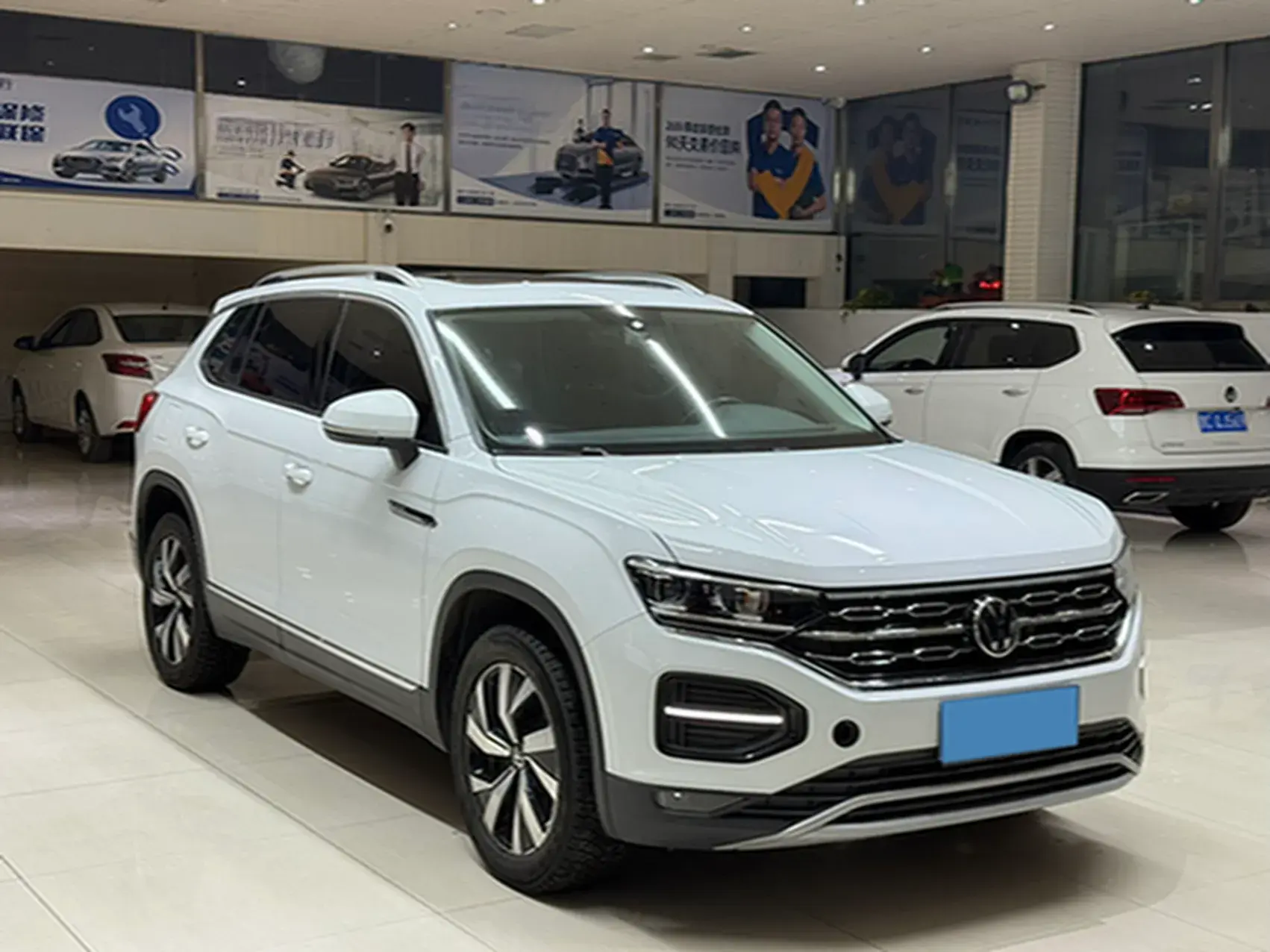 2022 VOLKSWAGEN TAYRON thumbnail 3