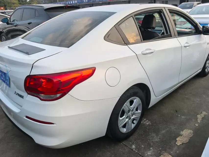 2019 CHEVROLET CAVALIER thumbnail 3