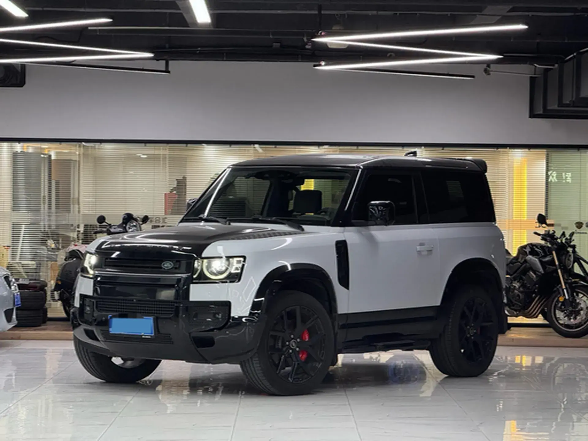 2022 LAND ROVER view 1