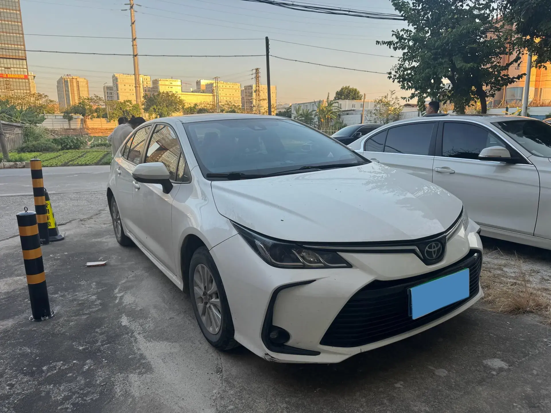 2019 TOYOTA COROLLA thumbnail 3