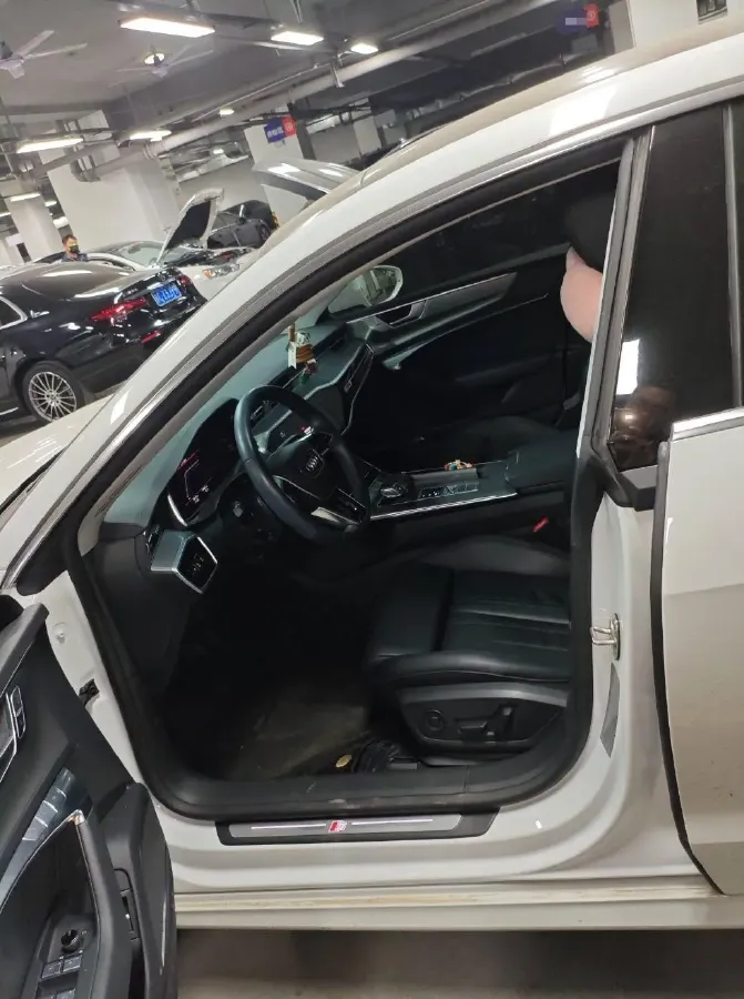 2023 Audi A7 2.0T 265HP L4 7DCT,autocango,china used car exporter,china ev exporter,chinese used car exporter,chinese used ev exporter