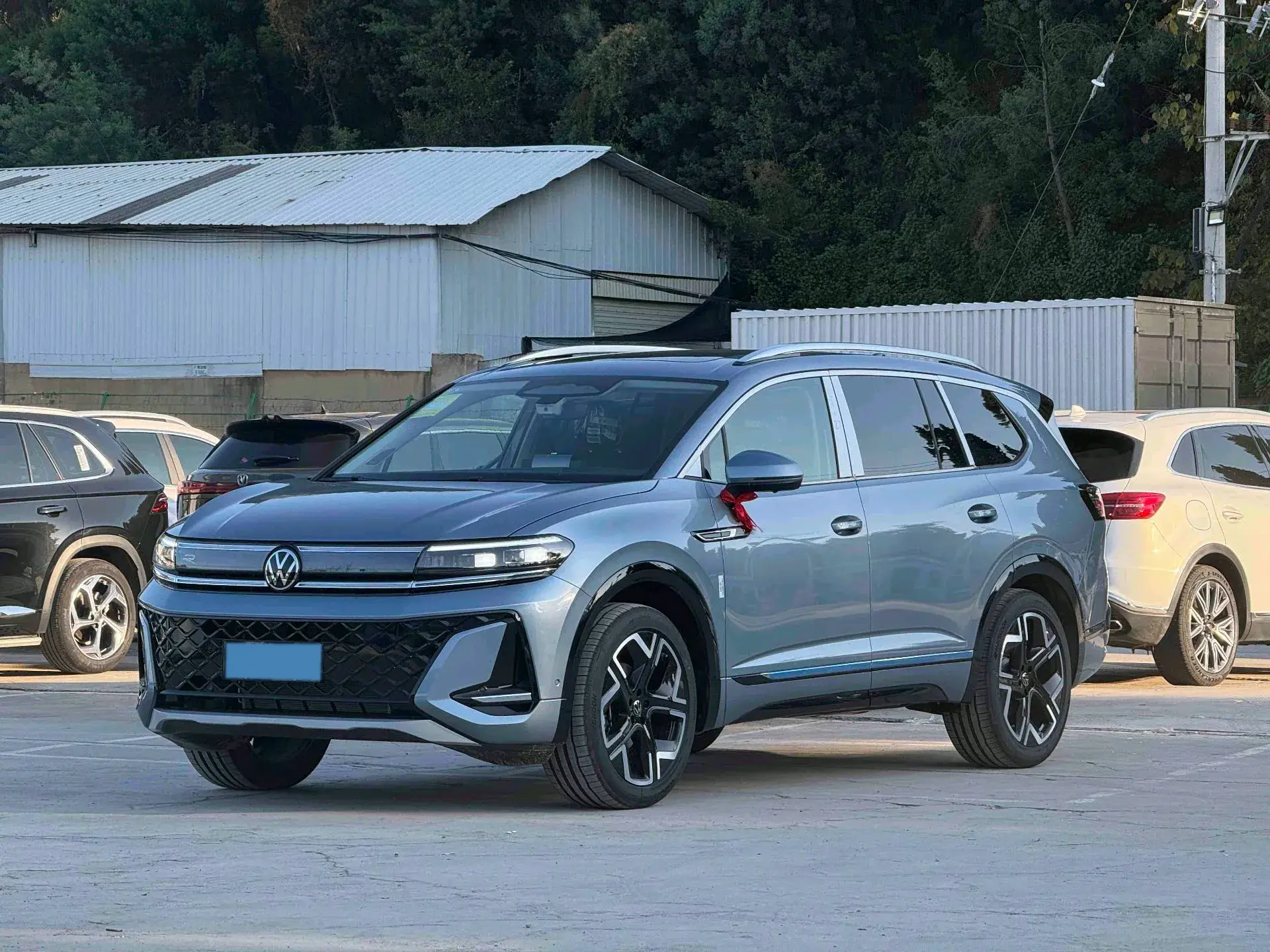 2023 VOLKSWAGEN TALAGON view 1