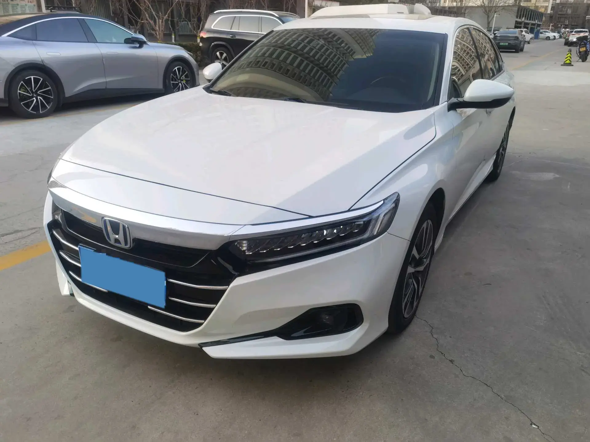 2022 HONDA ACCORD view 1