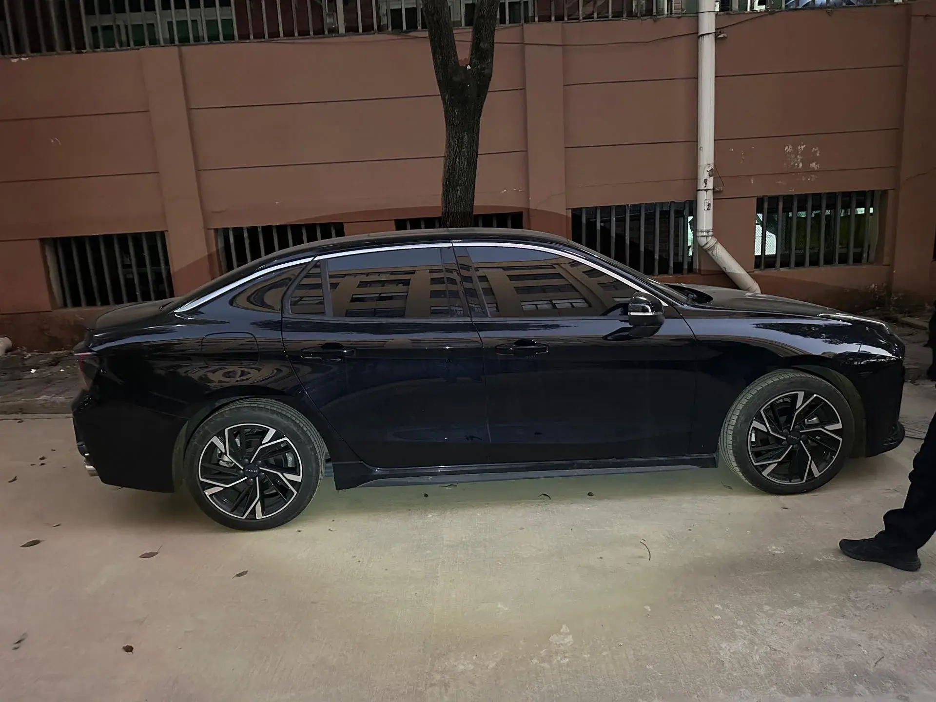 2023 LYNK&CO 03 thumbnail 3