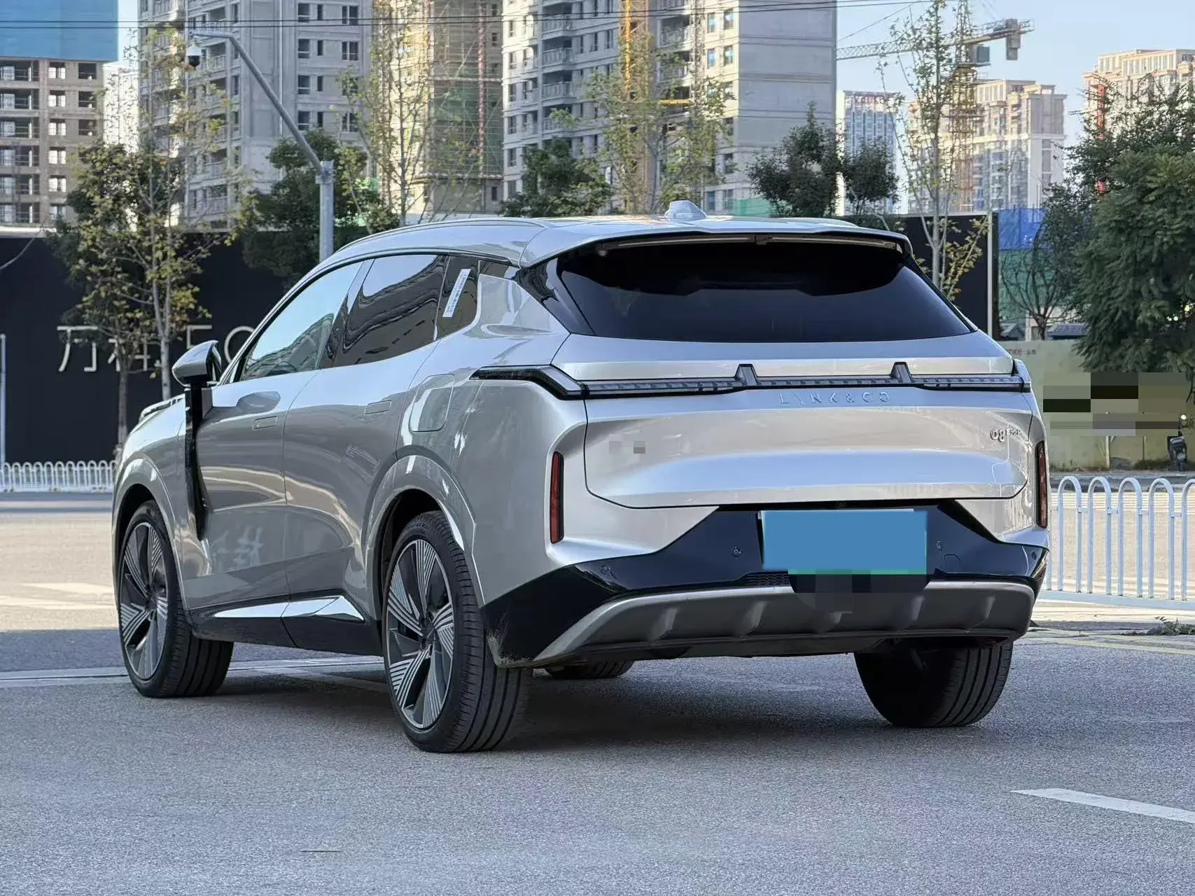 2023 LYNK&CO 08 thumbnail 3