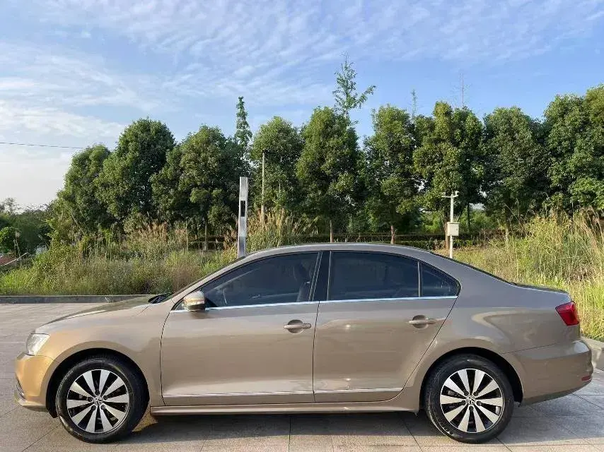 2018 VOLKSWAGEN SAGITAR thumbnail 4