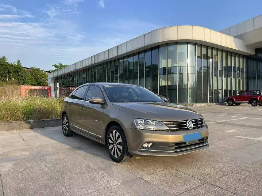 2018 VOLKSWAGEN SAGITAR thumbnail 3