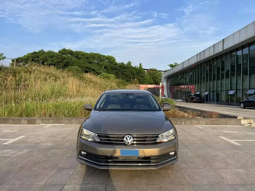 2018 VOLKSWAGEN SAGITAR thumbnail 2