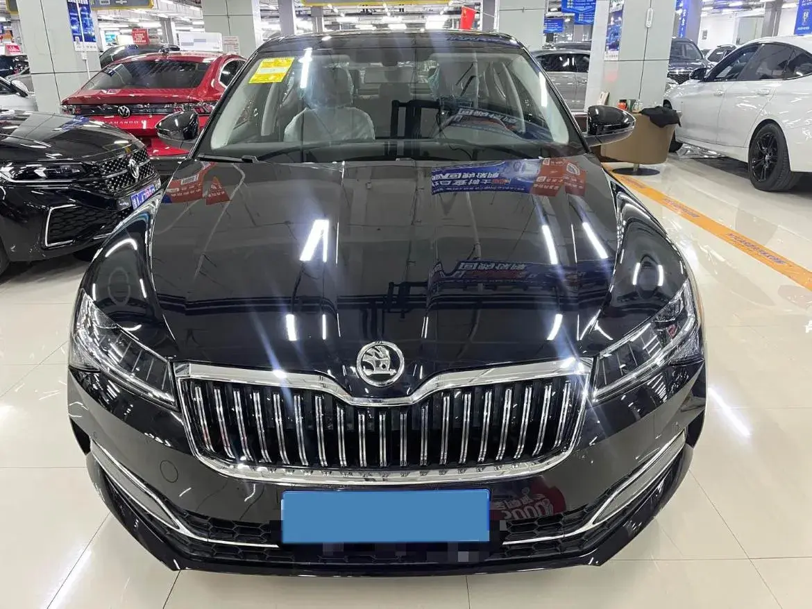 2023 SKODA SUPERB thumbnail 2