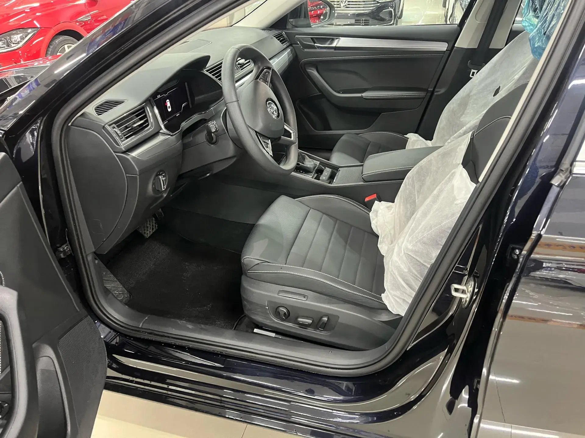 2023 SKODA SUPERB thumbnail 3