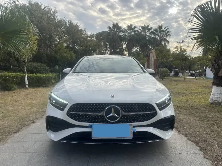 2023 Mercedes-Benz A Class 1.3T 163HP L4 7DCT,autocango,china used car exporter,china ev exporter,chinese used car exporter,chinese used ev exporter