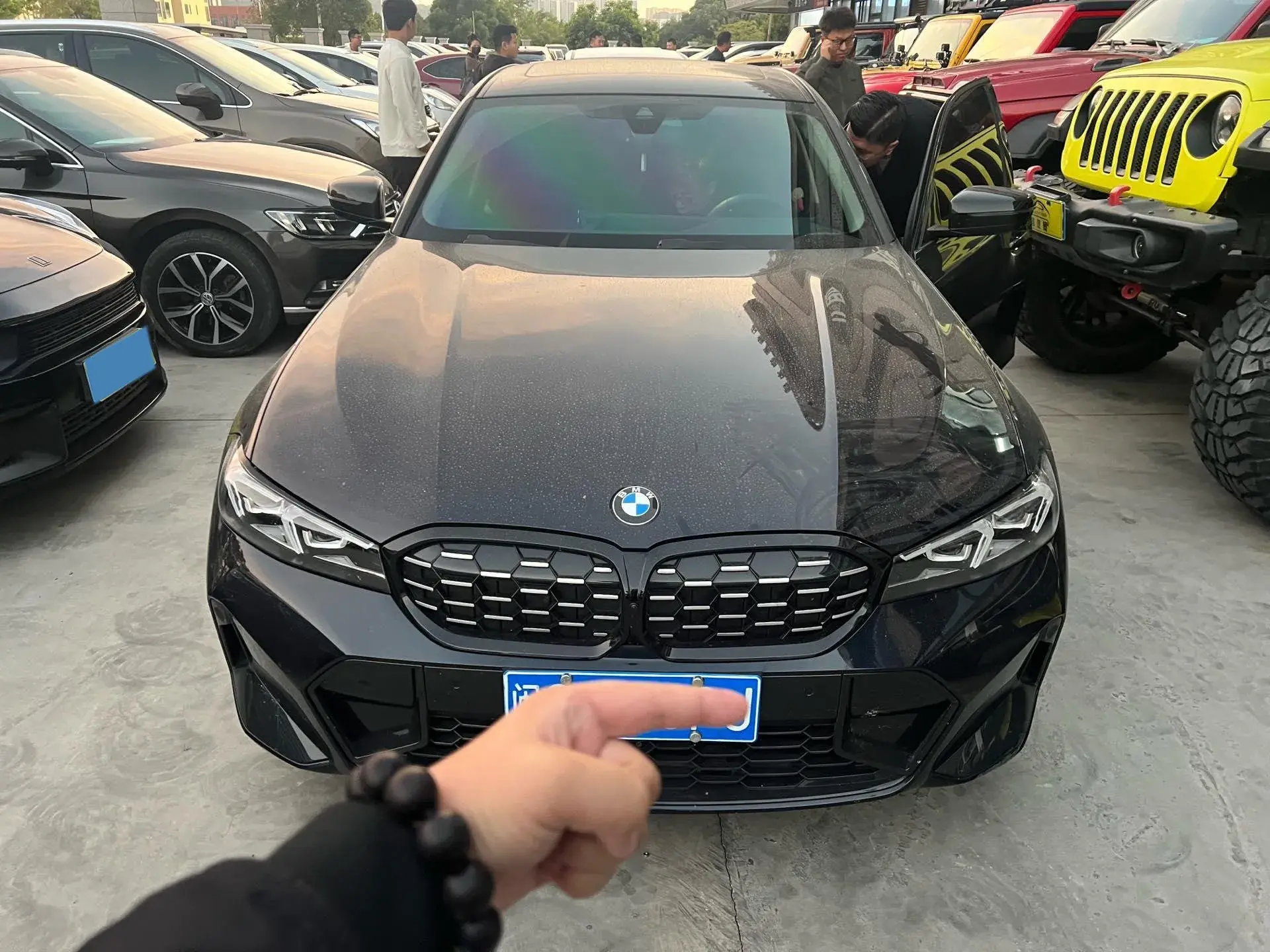 2024 BMW 3 thumbnail 2