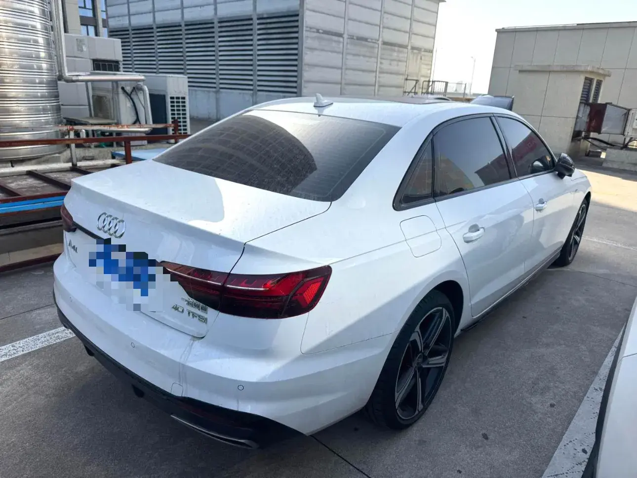 2024 AUDI A4L thumbnail 3