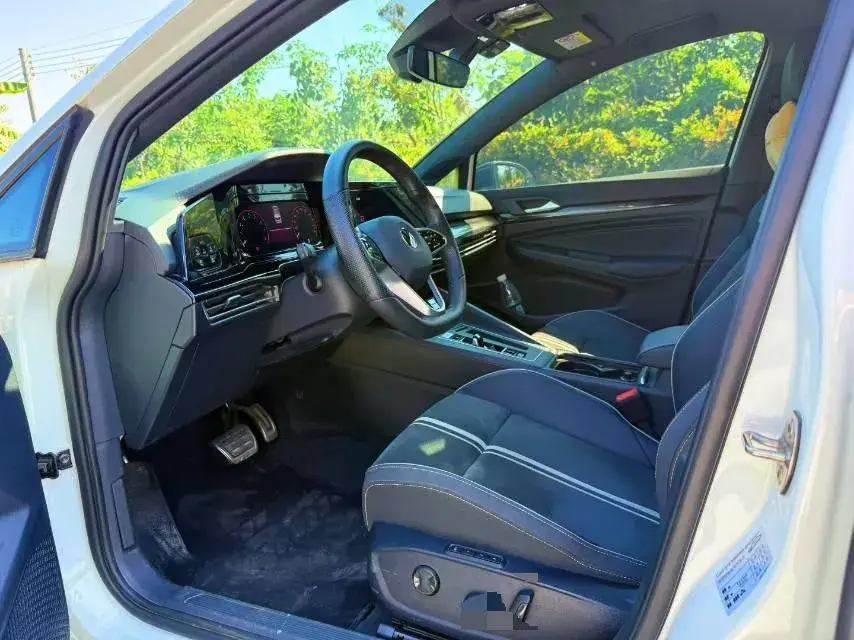 2021 VOLKSWAGEN GOLF thumbnail 4