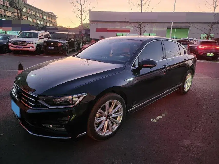 2023 VOLKSWAGEN MAGOTAN view 1