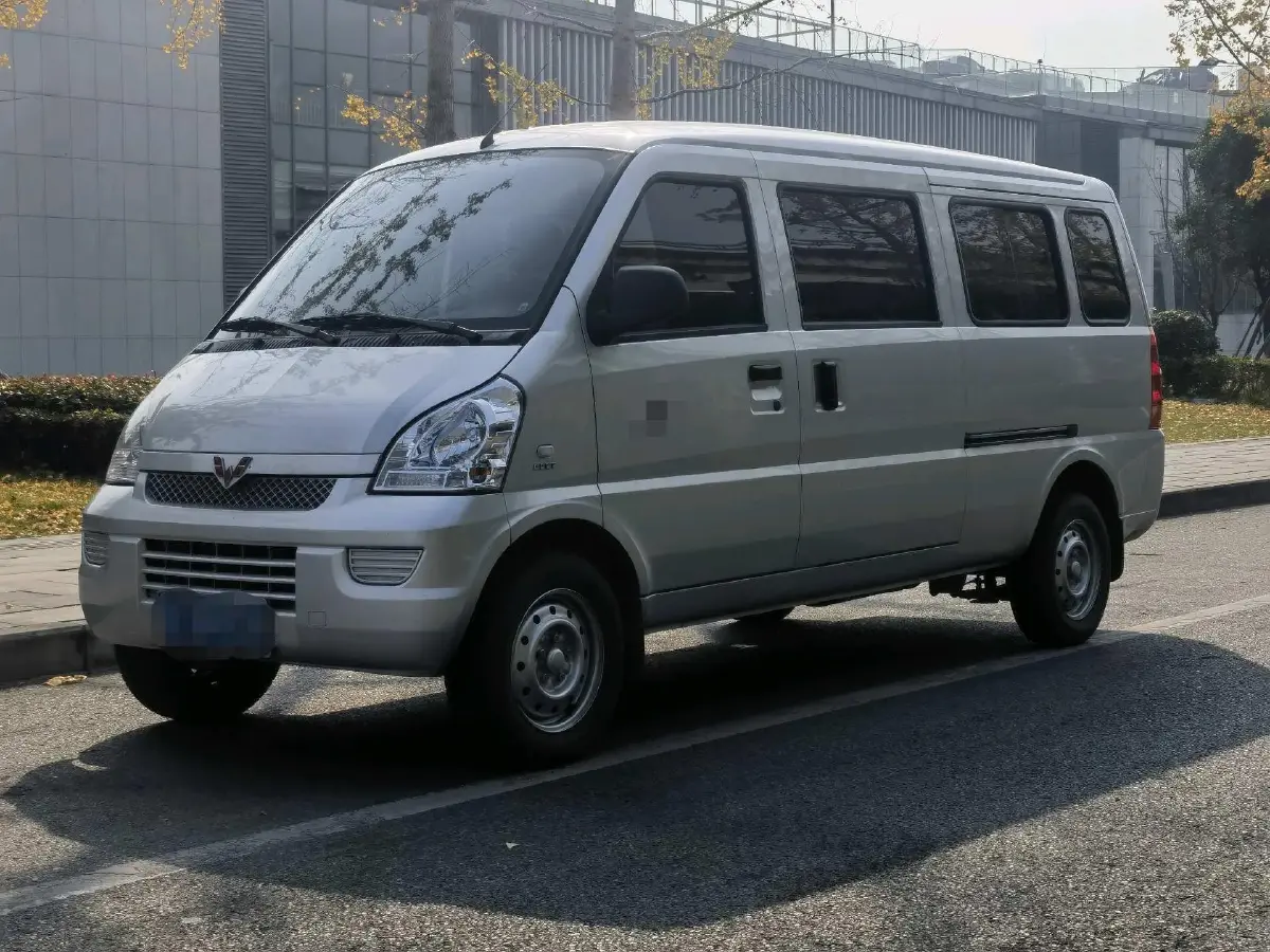 2021 WuLing RongGuang 1.5L 99HP L4 5MT