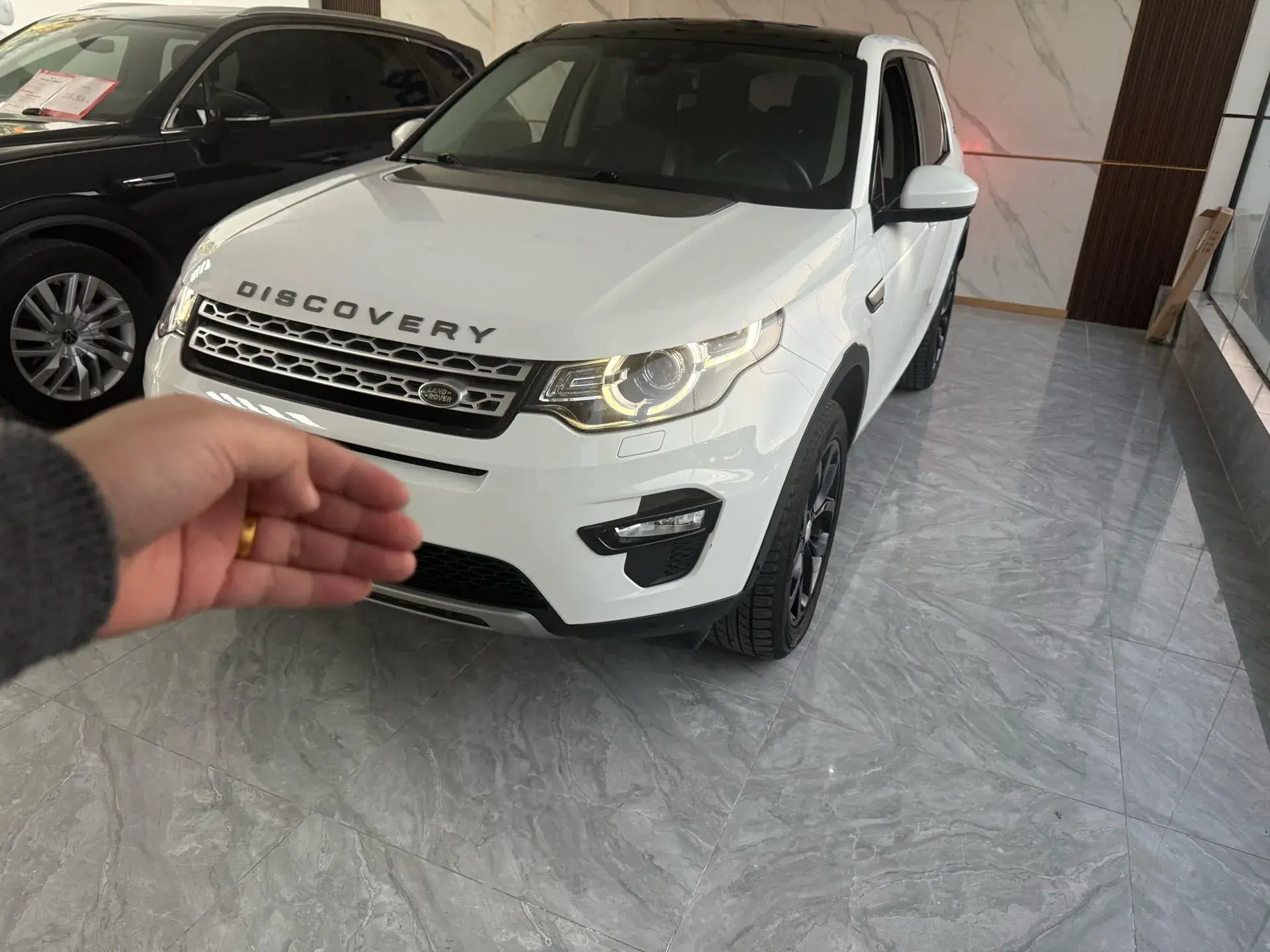 2018 LAND ROVER view 1