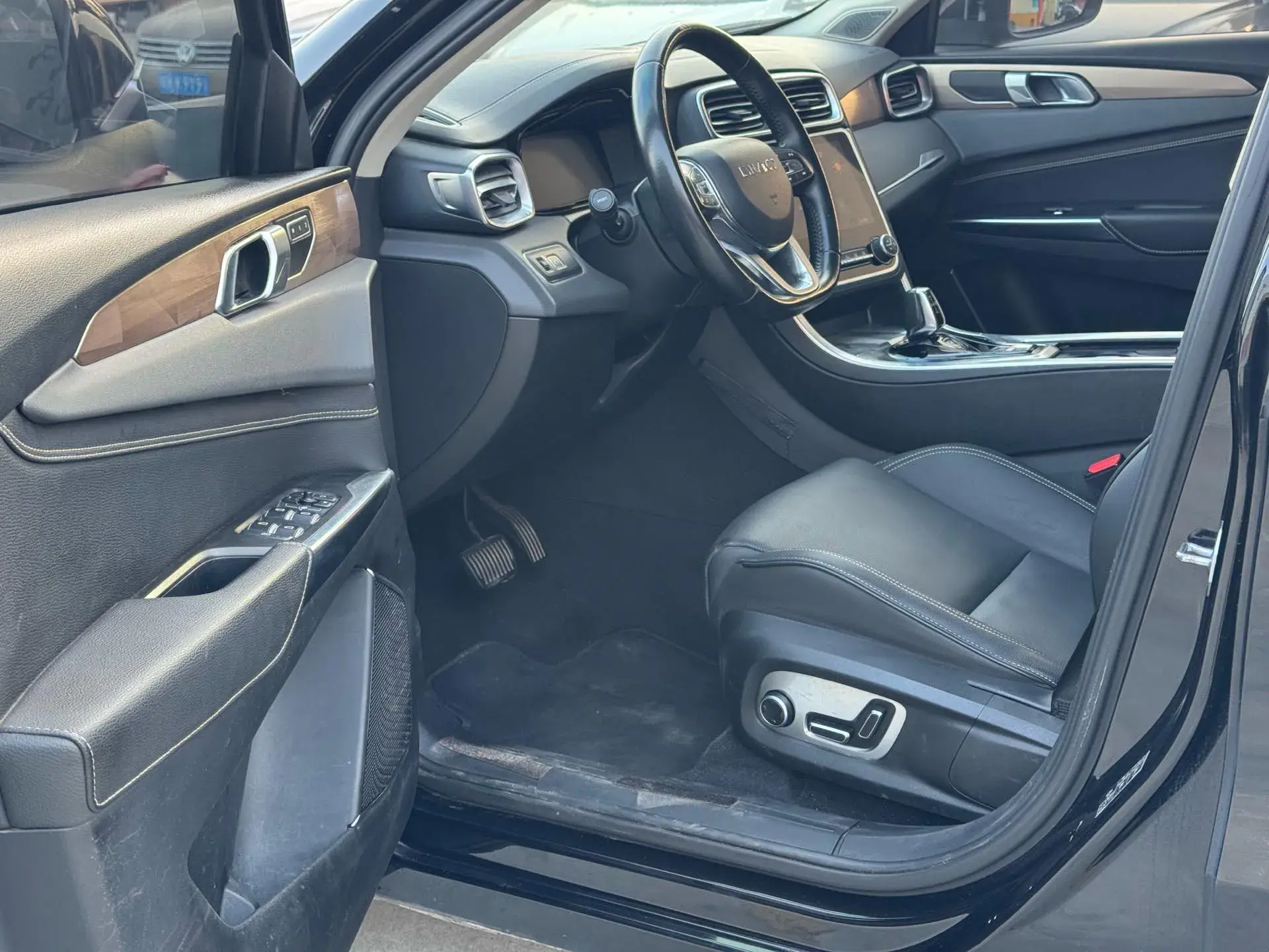 2019 LYNK&CO 01 thumbnail 4