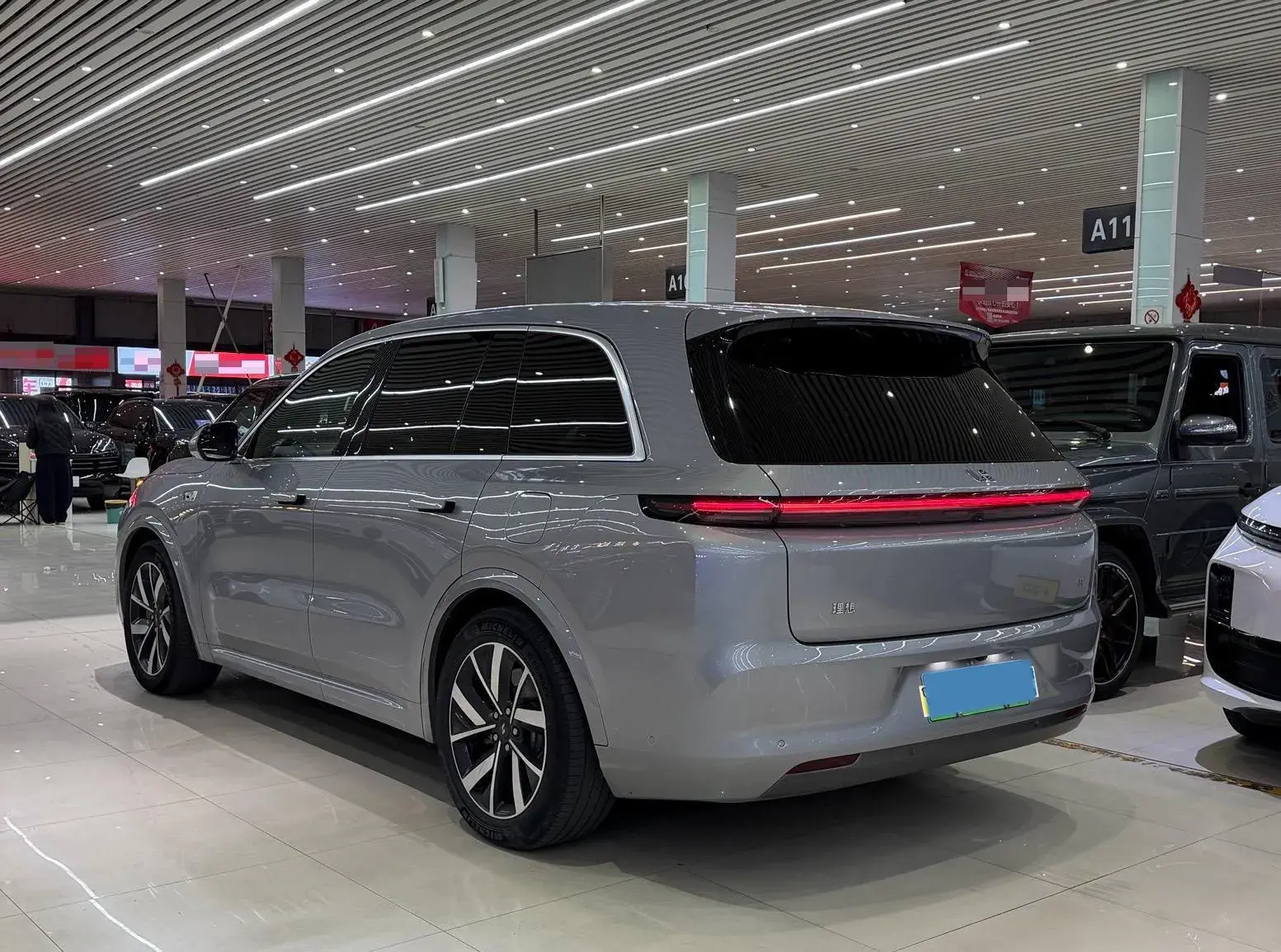 2023 LI L8 thumbnail 3