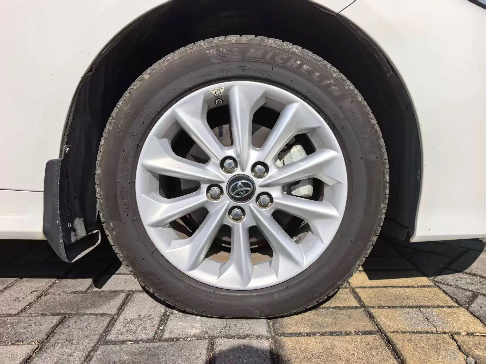 2021 TOYOTA COROLLA thumbnail 4