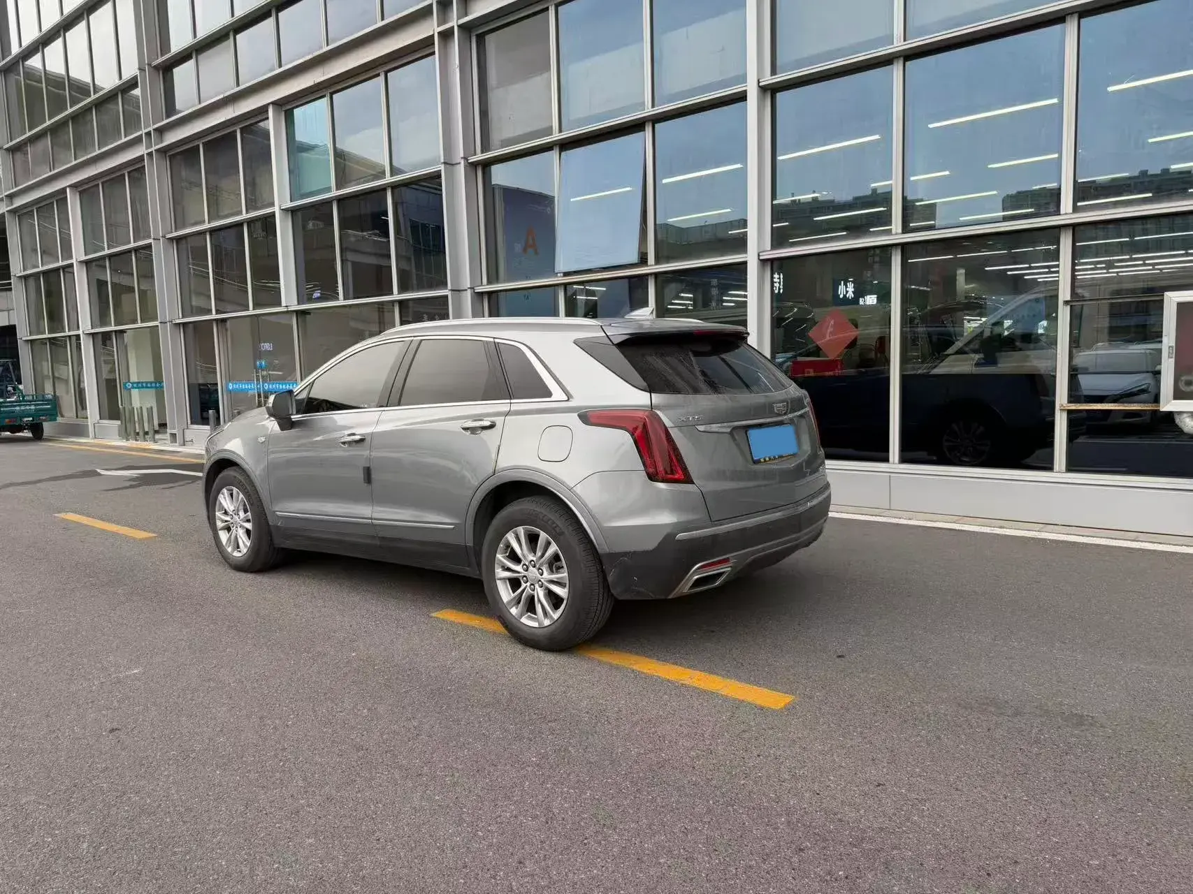 2023 CADILLAC XT5 thumbnail 4