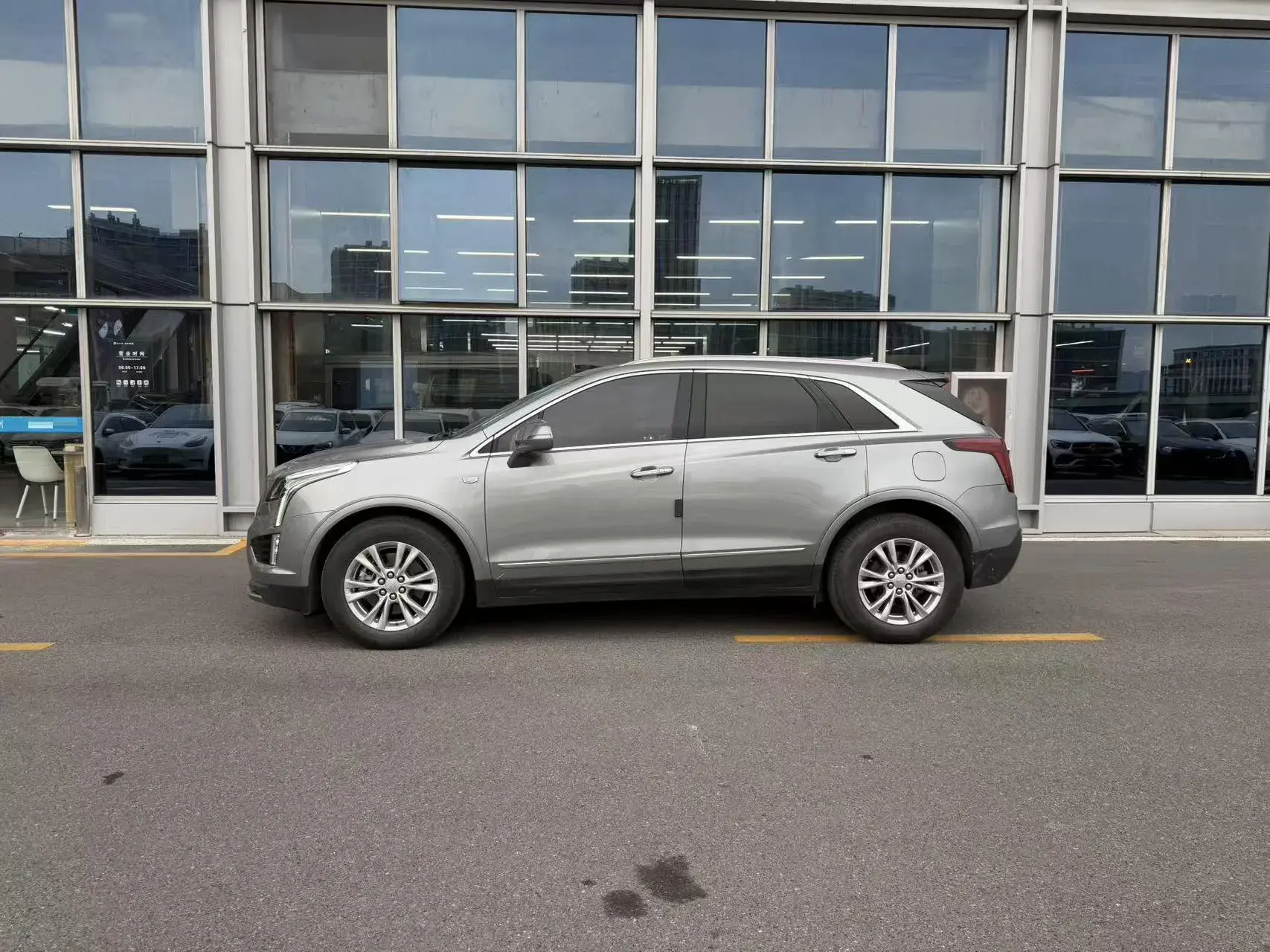 2023 CADILLAC XT5 thumbnail 3