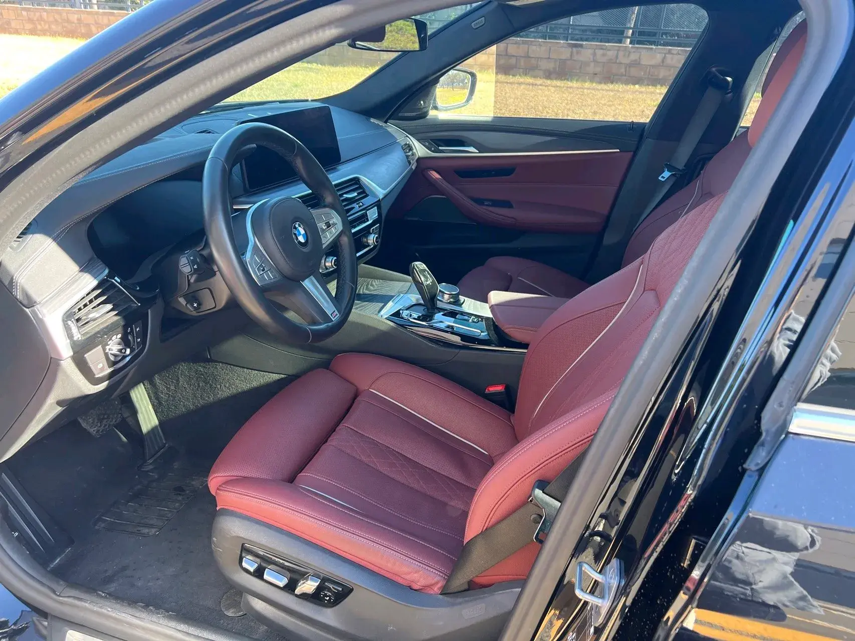 2023 BMW 5 thumbnail 4