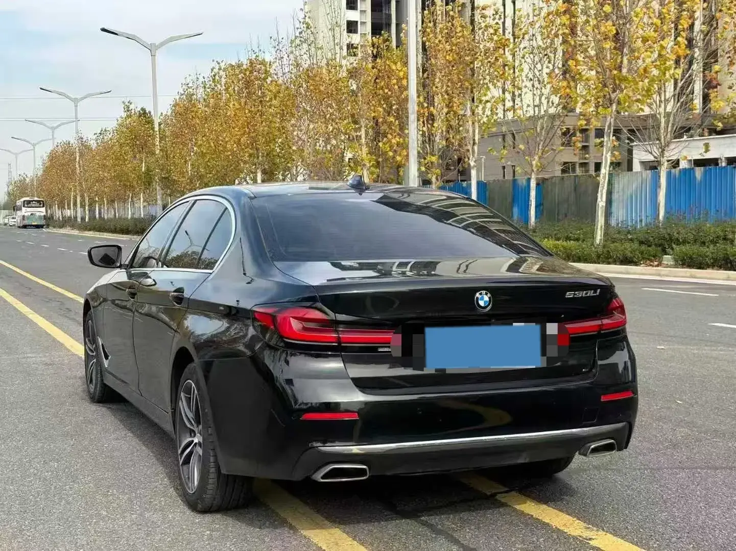 2022 BMW 5 thumbnail 2