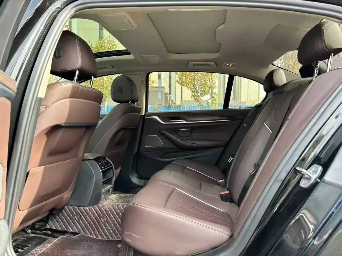 2022 BMW 5 thumbnail 3