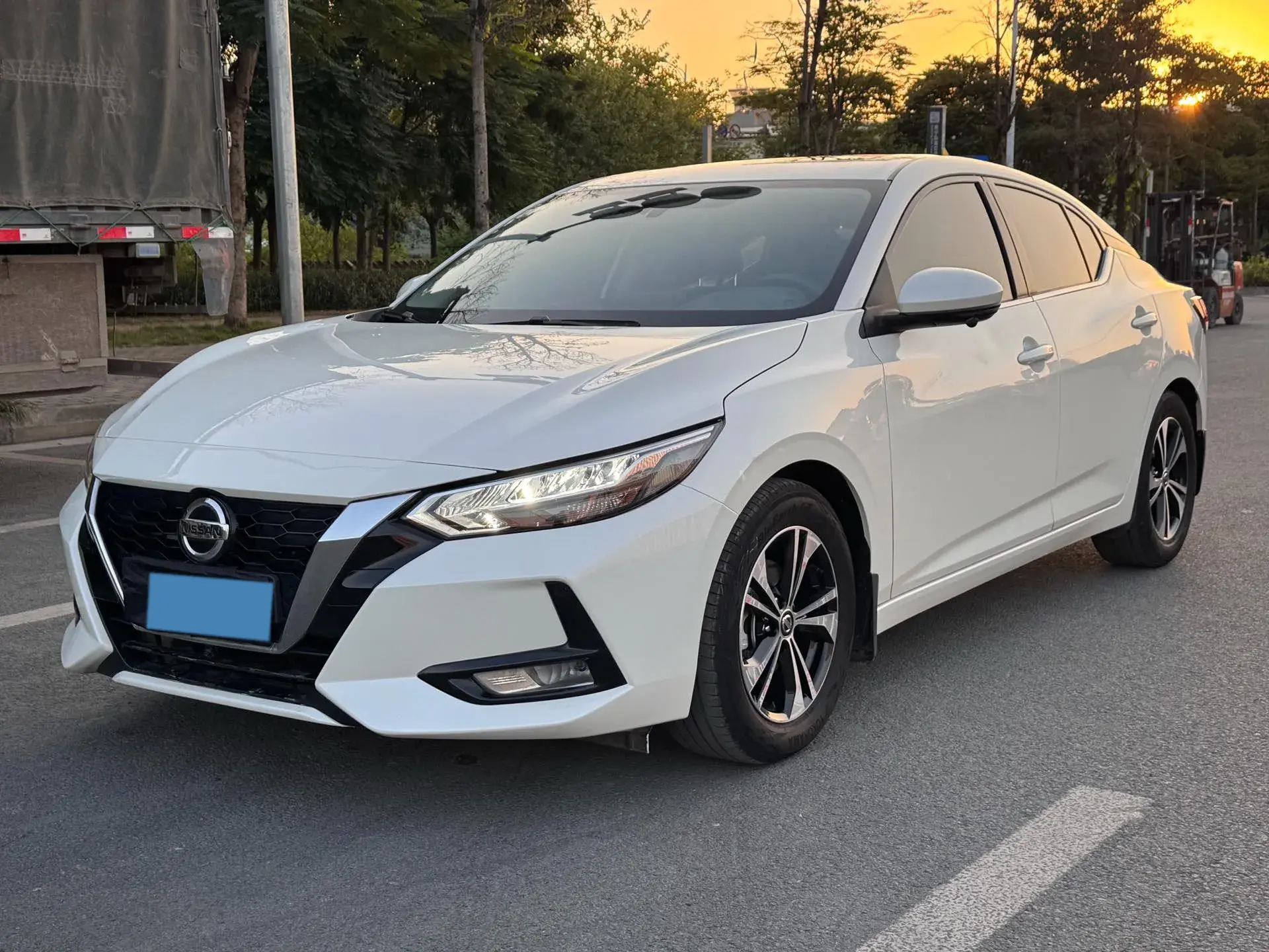 2021 NISSAN SYLPHY view 1