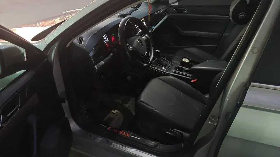 2019 VOLKSWAGEN LAVIDA thumbnail 2