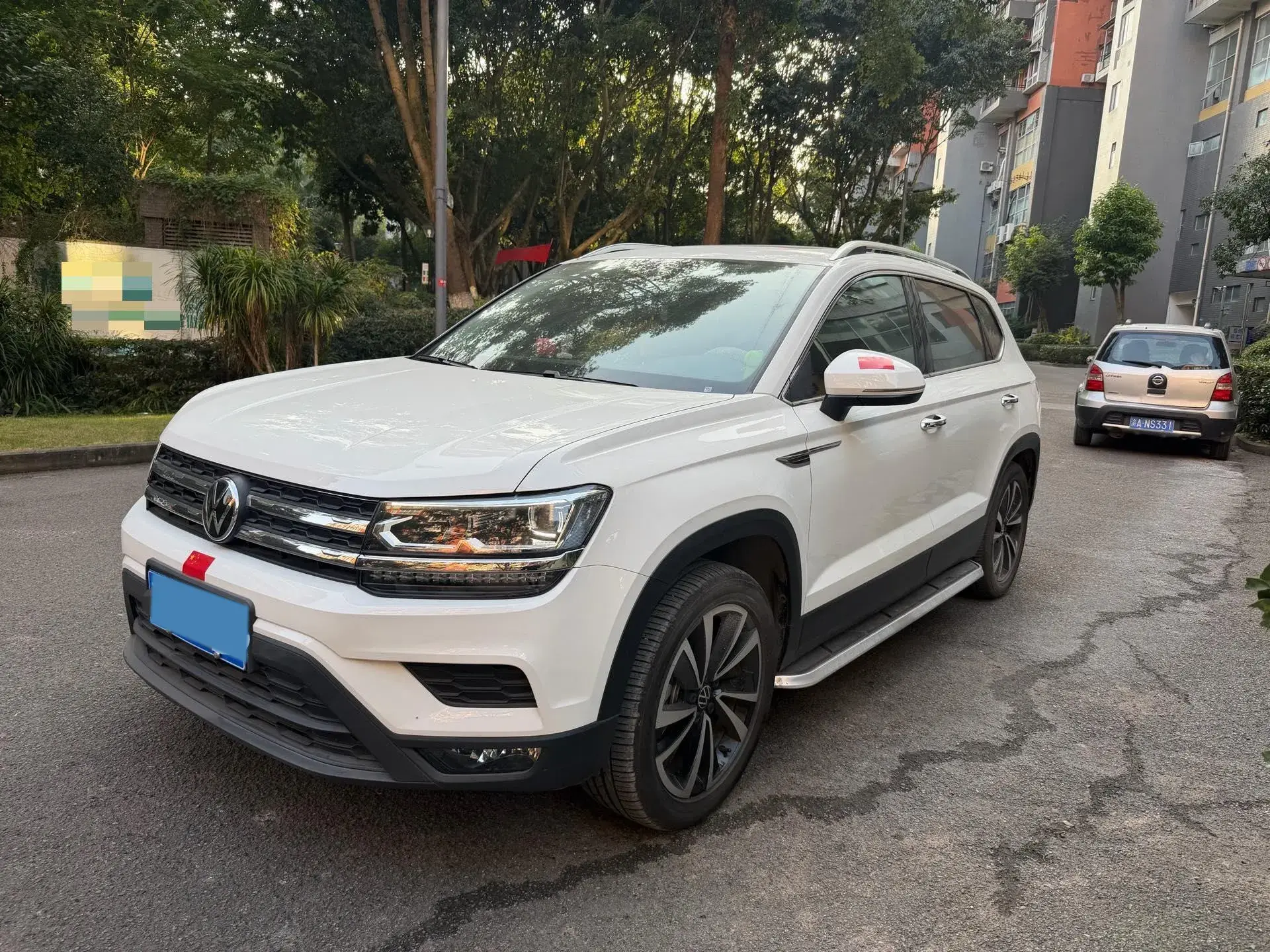 2021 VOLKSWAGEN THARU view 1