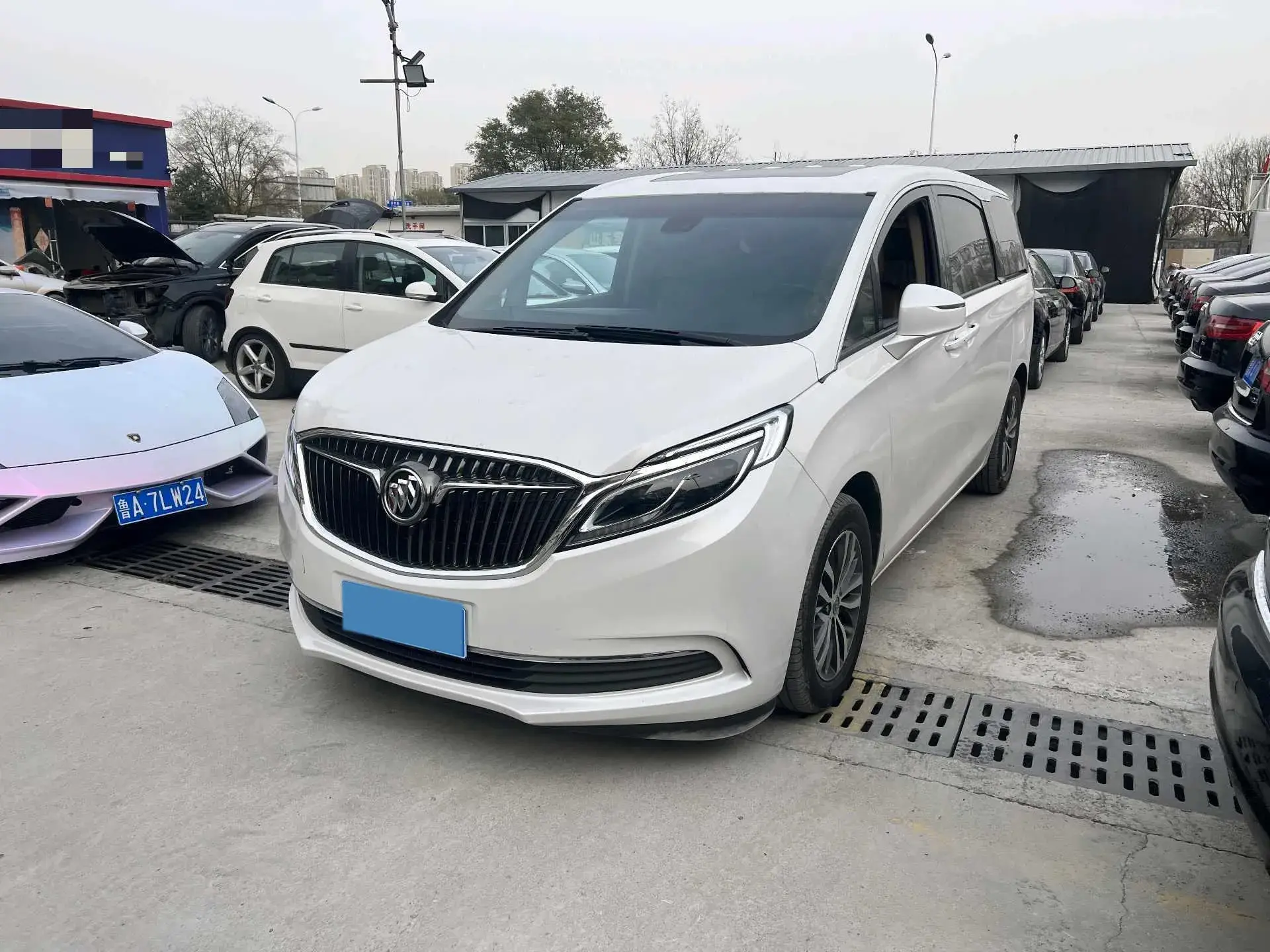 2018 BUICK GL8 view 1
