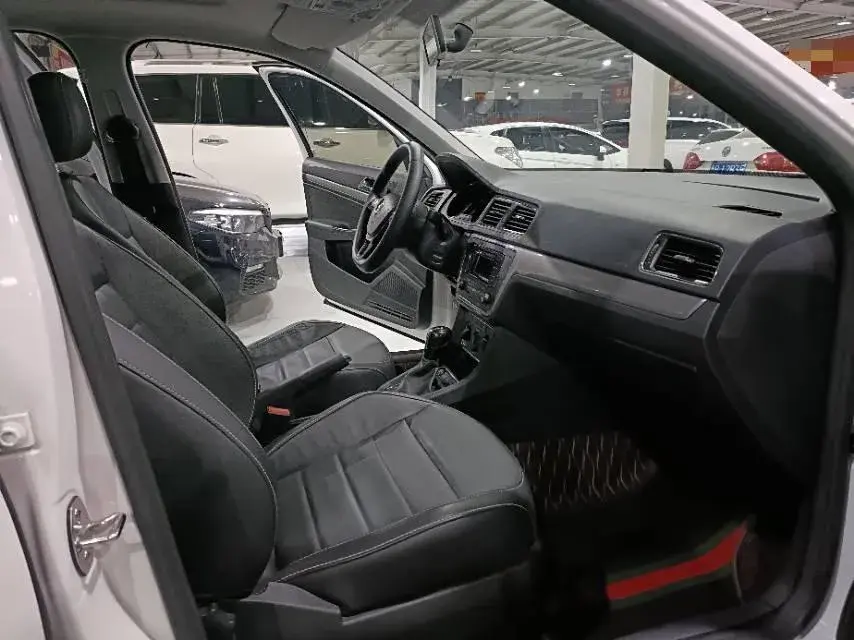 2018 VOLKSWAGEN LAVIDA thumbnail 4