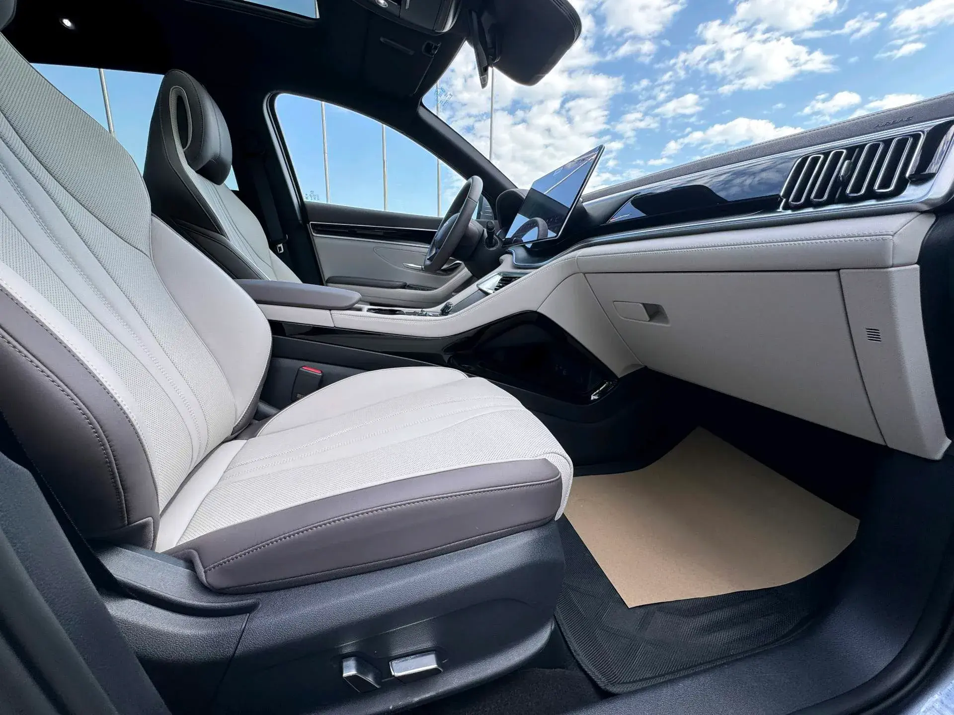 2025 BYD SONG thumbnail 3