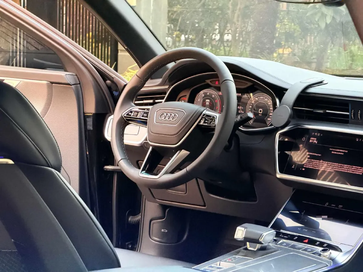 2025 Audi A6L 2.0T 190HP L4 7DCT,autocango,china used car exporter,china ev exporter,chinese used car exporter,chinese used ev exporter