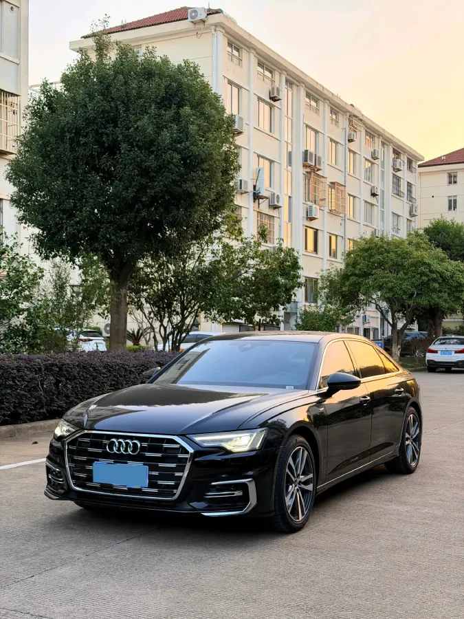 2025 Audi A6L 2.0T 190HP L4 7DCT,autocango,china used car exporter,china ev exporter,chinese used car exporter,chinese used ev exporter