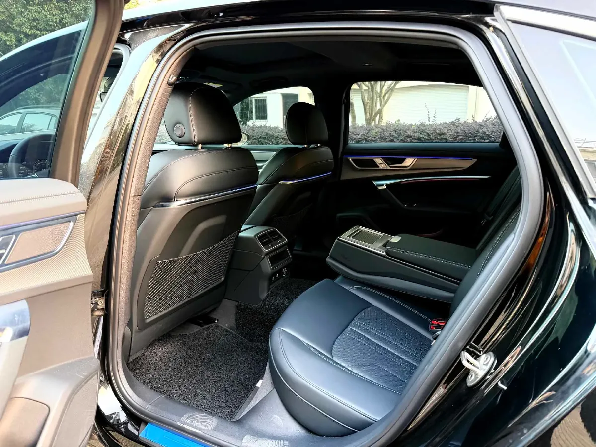 2025 Audi A6L 2.0T 190HP L4 7DCT,autocango,china used car exporter,china ev exporter,chinese used car exporter,chinese used ev exporter
