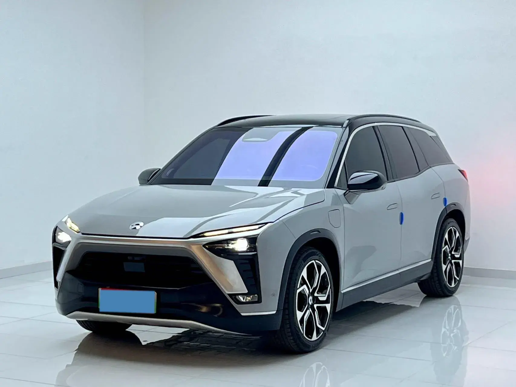 2020 NIO ES8 view 1