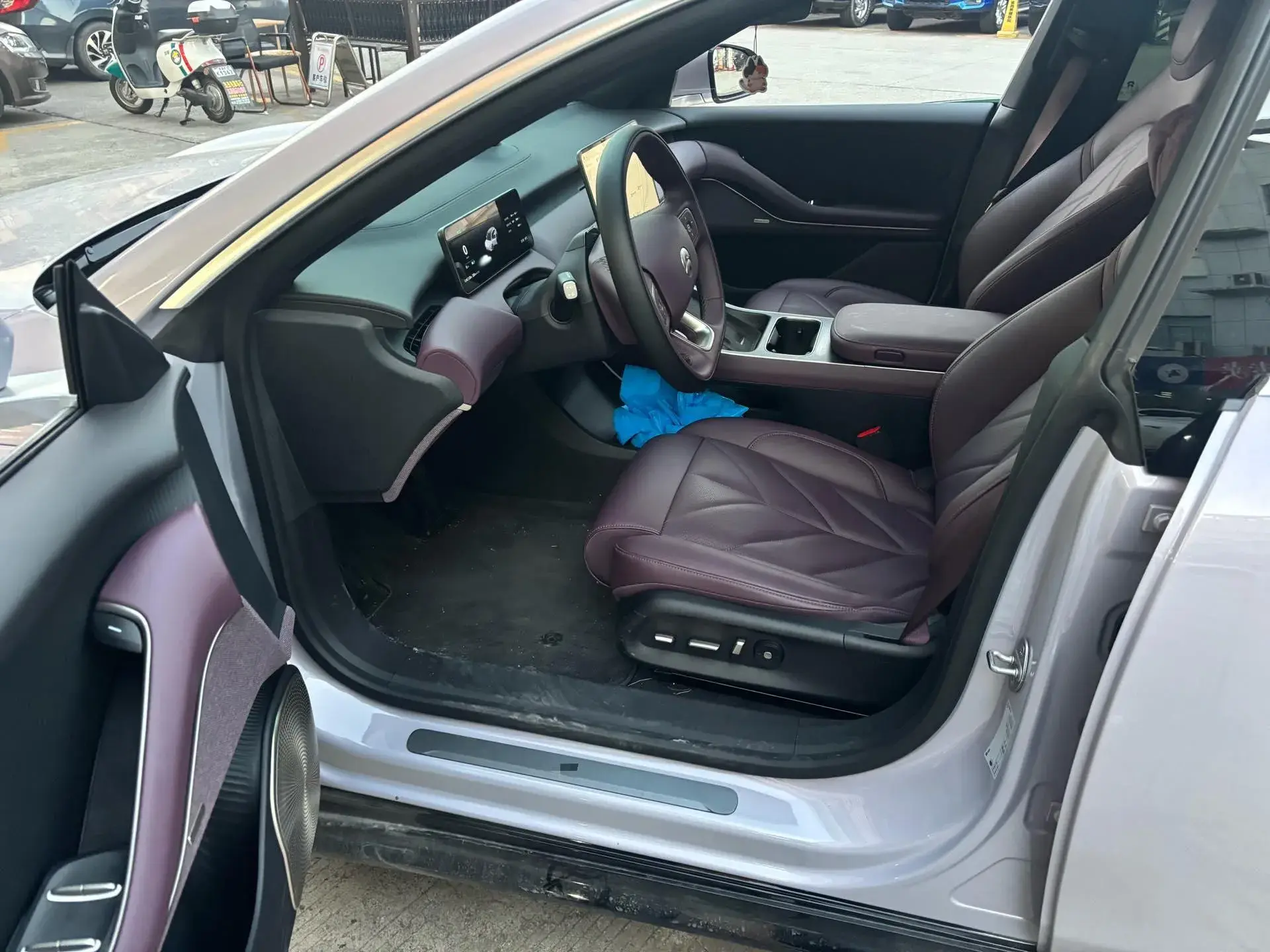 2025 NIO ET5 thumbnail 2